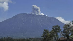 Mount Agung erupts again, ashes as high as 2,500 Meters